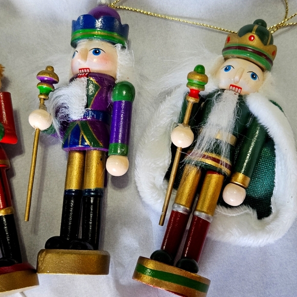 Nutcracker Ornaments set of 5 Vintage, they all work - Picture 6 of 7